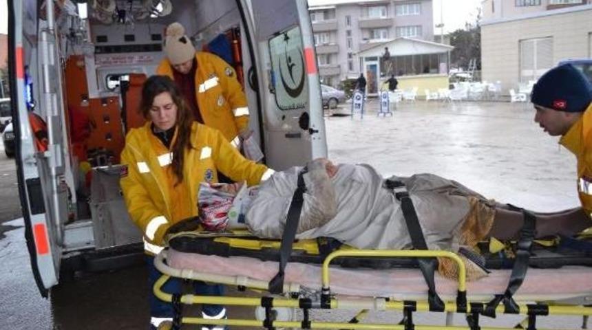 Yolun Karşısına Ge&ccedil;mek Isteyen Hamile Kadına Otomobil &Ccedil;arptı