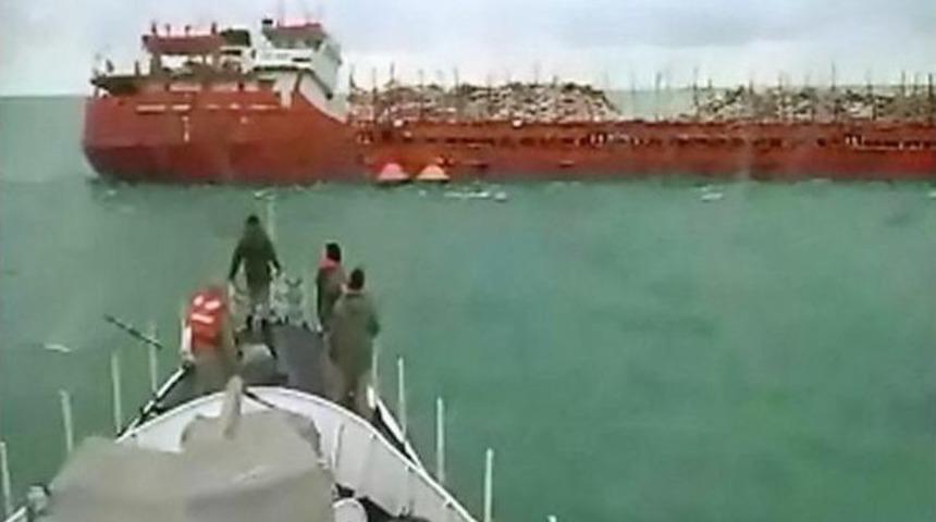 Sinop A&ccedil;ıklarında Yan Yatan Gemideki M&uuml;rettebat Kurtarıldı