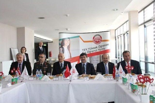 Türk Eğitim Vakfı Trabzon Şubesi 11 Üniversitede 394 Öğrenciye Burs Sağlıyor