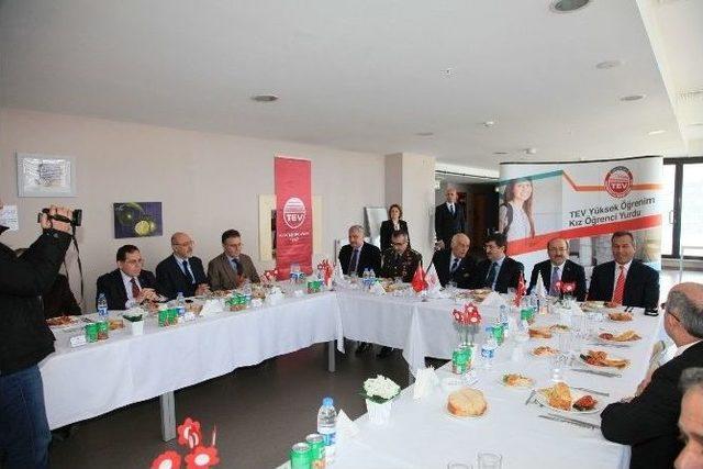 Türk Eğitim Vakfı Trabzon Şubesi 11 Üniversitede 394 Öğrenciye Burs Sağlıyor