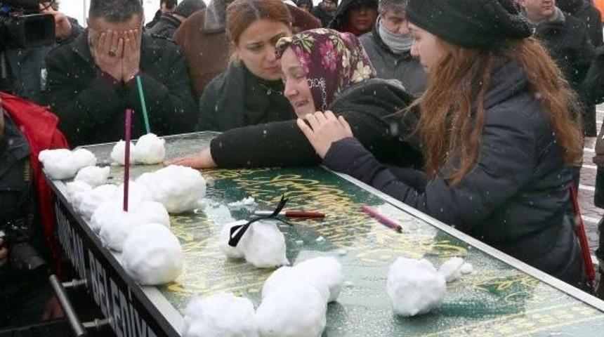 Gazeteci Nuh K&ouml;kl&uuml;, Kartopuyla Uğurlandı