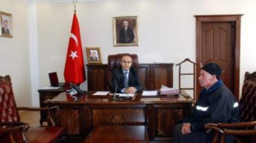 Vali Demirtaş’a Olan Sevgisini Şiire Döktü