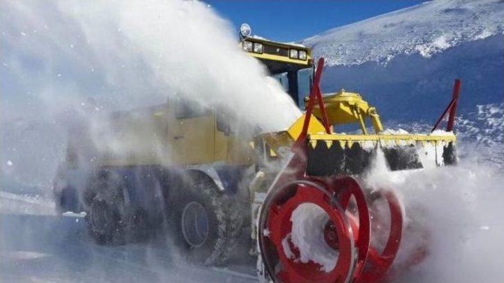 Büyükşehir Belediyesi’nden Yoğun Kar Mesaisi G4