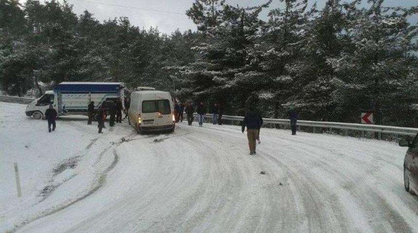 Bursa&rsquo;nın Dağ İl&ccedil;elerinde Kar Esareti