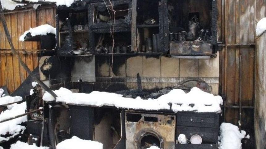 Elektrikli Isıtıcı Bir Evi Kül Etti