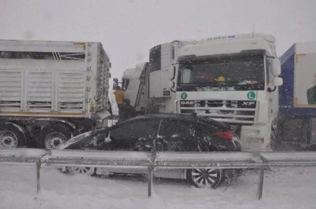 Bozüyük'te Zincirleme Kaza: 30 Yaralı