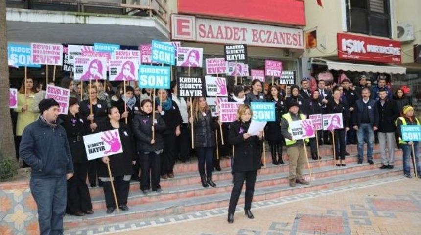 Torbalı Kadınları &Ouml;zgecan İ&ccedil;in Toplandı