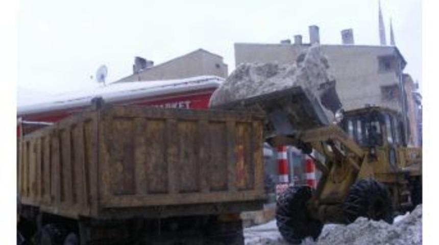 Yıldızeli Belediyesi Kar Temizleme &Ccedil;alışması Yaptı