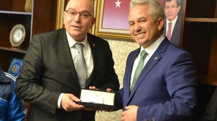 Suat &Ouml;zsoy Ak Parti&rsquo;ye Başvurusunu Yaptı