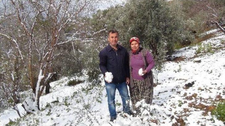 Antalya’da Kar Çiçek Açan Ağaçları Beyaza Bürüdü G4