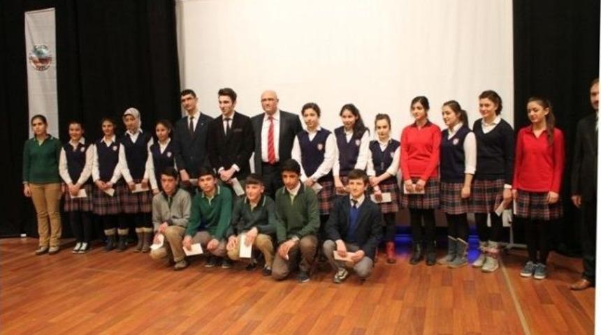 Kaymakamdan Takdir Alan 294 &Ouml;ğrenciye Para &Ouml;d&uuml;l&uuml;