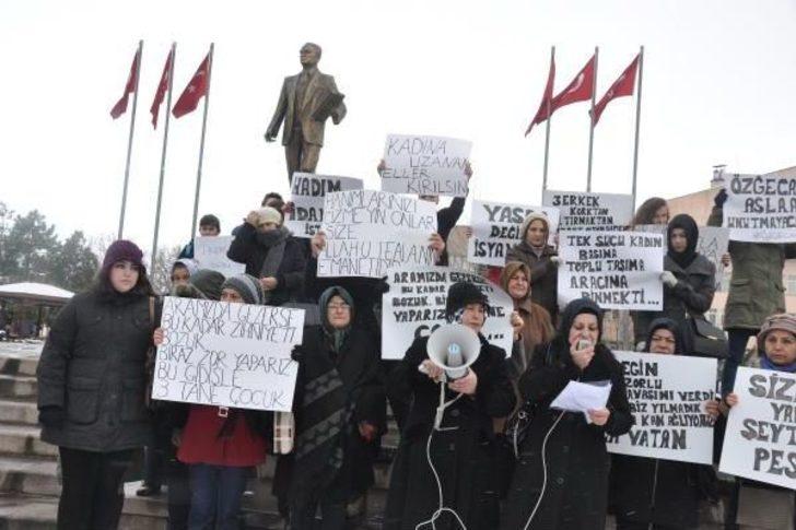 Kırıkkale'de Kadınlardan 'özgecan' Eylemi