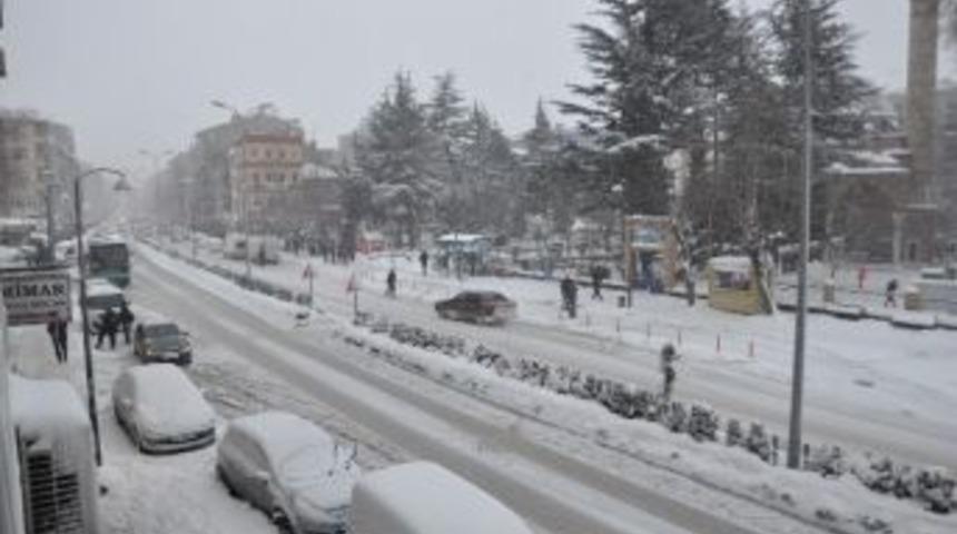 Boz&uuml;y&uuml;k&rsquo;te Eğitime Kar Engeli