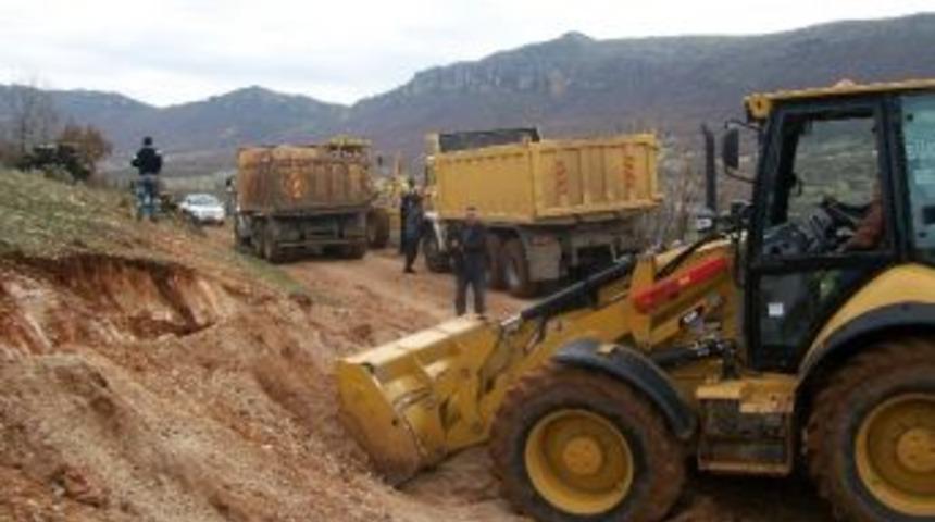 Diyarbakır&rsquo;da Yol Bakım Ve Onarım &Ccedil;alışmalarında Ağırlık Kırsala Verildi