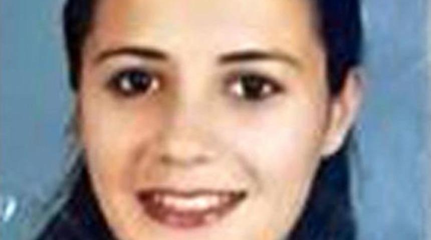 Sevgilisinin Otomobilinin Altında Ezilip &Ouml;ld&uuml;