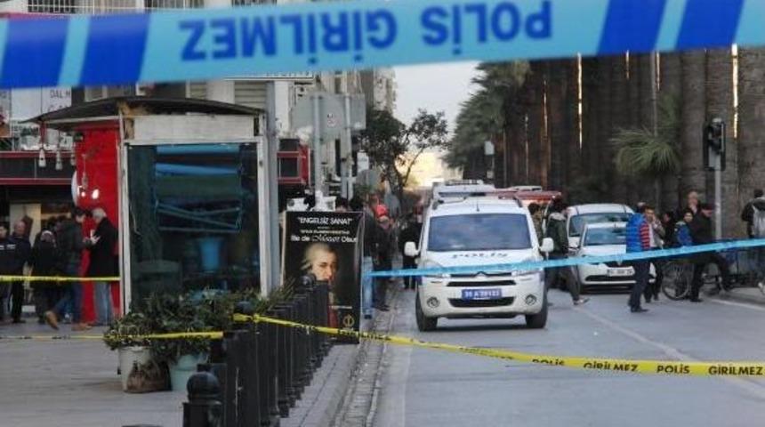 Ş&uuml;pheli &Ccedil;anta Bomba Paniğine Neden Oldu