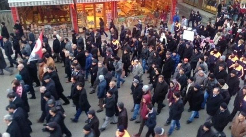 Sungurlu&rsquo;da Binlerce Kişi &Ouml;zgecan İ&ccedil;in Y&uuml;r&uuml;d&uuml;