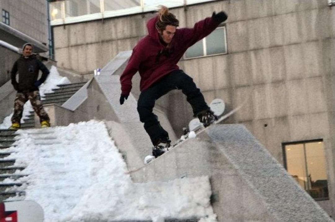 İstanbul&rsquo;un G&ouml;beğinde Snowboard Keyfi