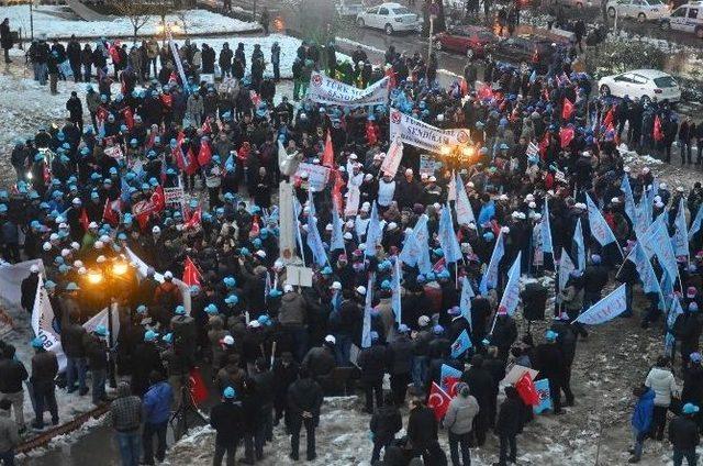 İşçiler Kıdem Tazminatı İçin Yürüdü