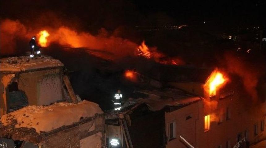 Erzurum&rsquo;da Boşaltılan Yurt Binasında Yangın