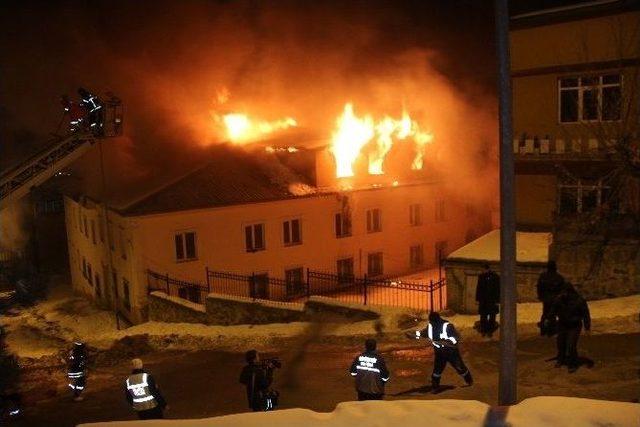 Erzurum’da Boşaltılan Yurt Binasında Yangın