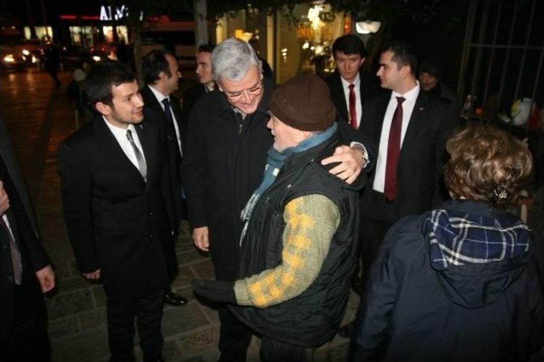 Ab Bakanı Bozkır, Kemeraltı&rsquo;da T&uuml;rk Kahvesi İ&ccedil;ti