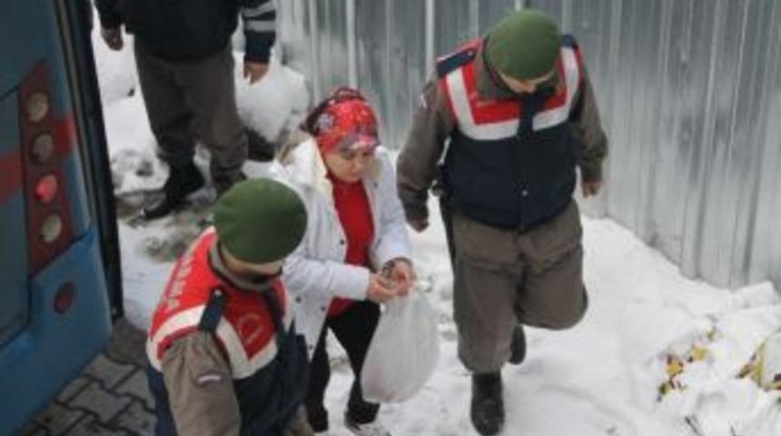Eşinin Kuzenini &Ouml;ld&uuml;ren Kadının Yargılanmasına Devam Edildi