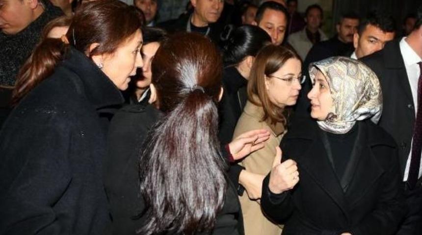 Başbakanın Eşi Sare Davutoğlu &Ouml;zgecan'ın Ailesini Ziyaret Etti (2)