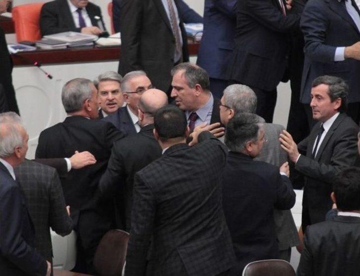 Tbmm Genel Kurulu Karıştı, Bir Milletvekili Merdivenlerden Düştü G4