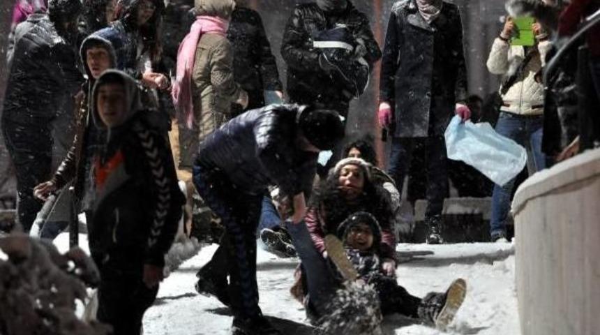 Sivas'ta Kar Yağışı Etkili Oldu