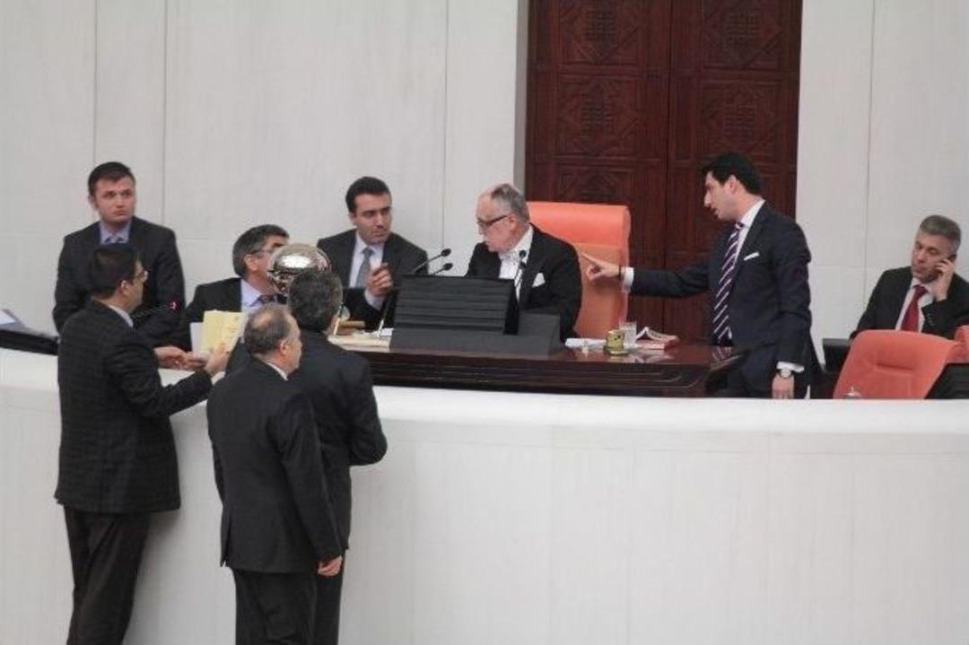 Genel Kurulda Katip &Uuml;ye Tartışması