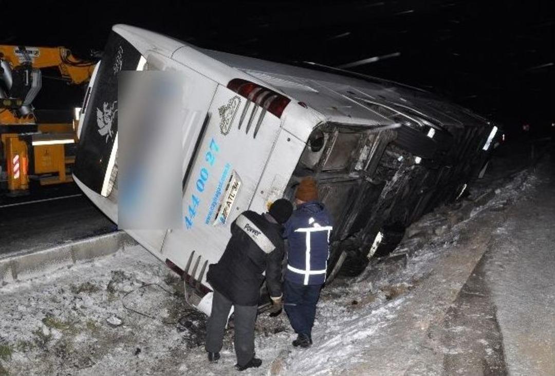 Otob&uuml;s Ref&uuml;je Devrildi: 7 Yaralı