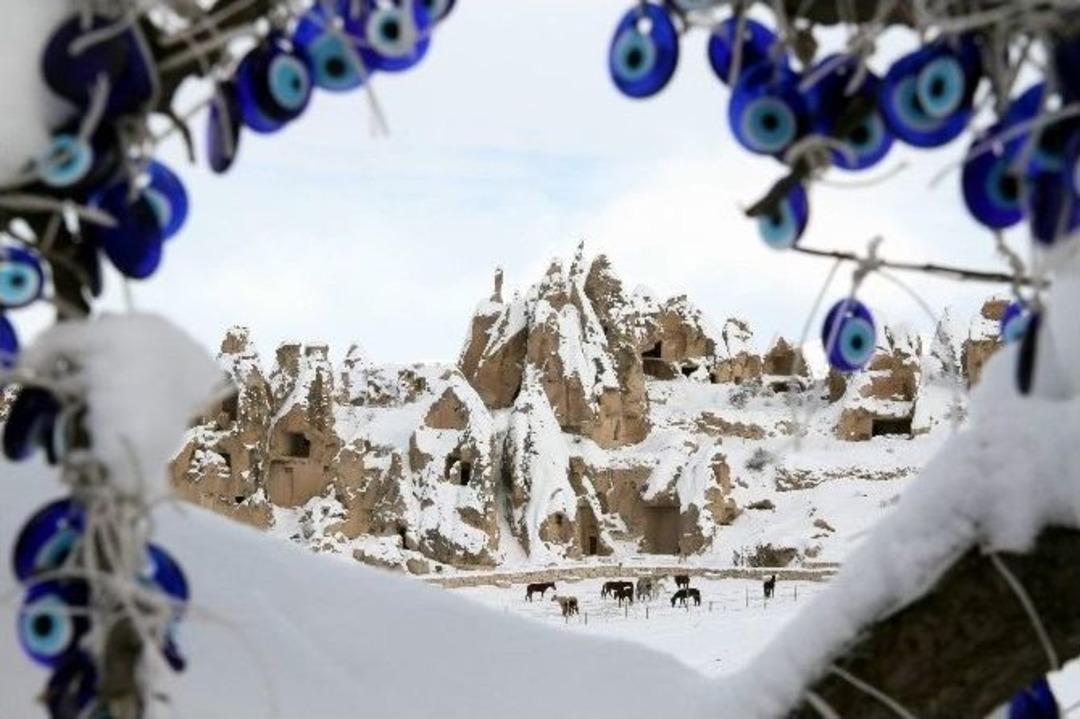 Kar Kaplı Peribacaları B&uuml;y&uuml;ledi