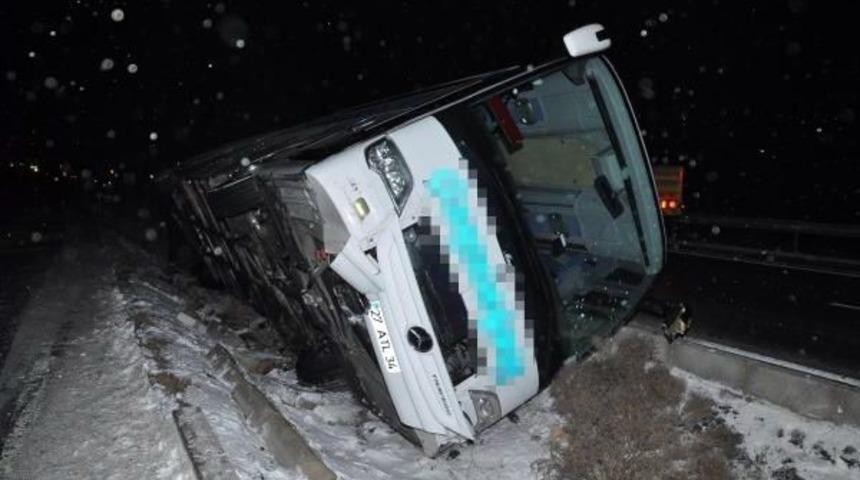 Aksaray'da Yolcu Otobüsü Devrildi: 7 Yaralı