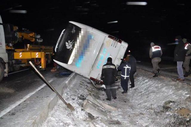 Aksaray'da Yolcu Otobüsü Devrildi: 7 Yaralı