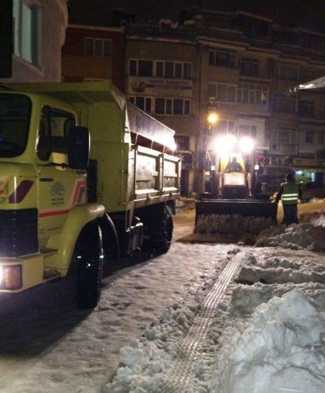 Nilüfer Belediyesi’nden Ünlü Cadde’de Kar Temizliği