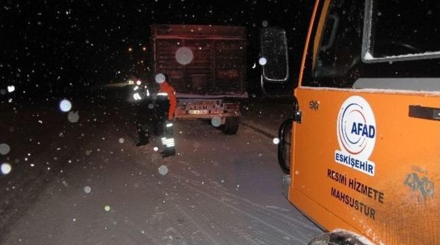 Afad&rsquo;tan Yolda Mahsur Kalanlara Kumanya Yardımı