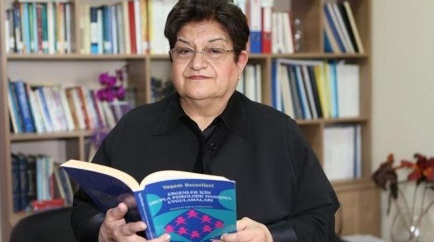 Prof. Dr. G&uuml;&ccedil;ray: "şiddet İ&ccedil;erikli Tv Programları Şiddeti Normalleştiriyor"