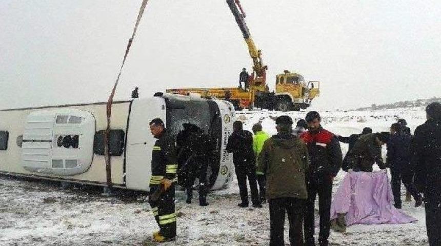 K&uuml;tahya'da Midib&uuml;s Devrildi: 15 Yaralı