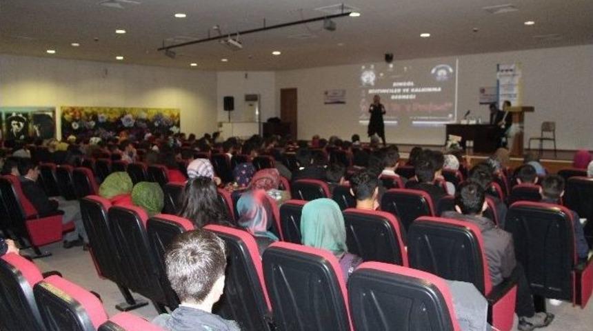 Gen&ccedil;ler Bilgilendirildi