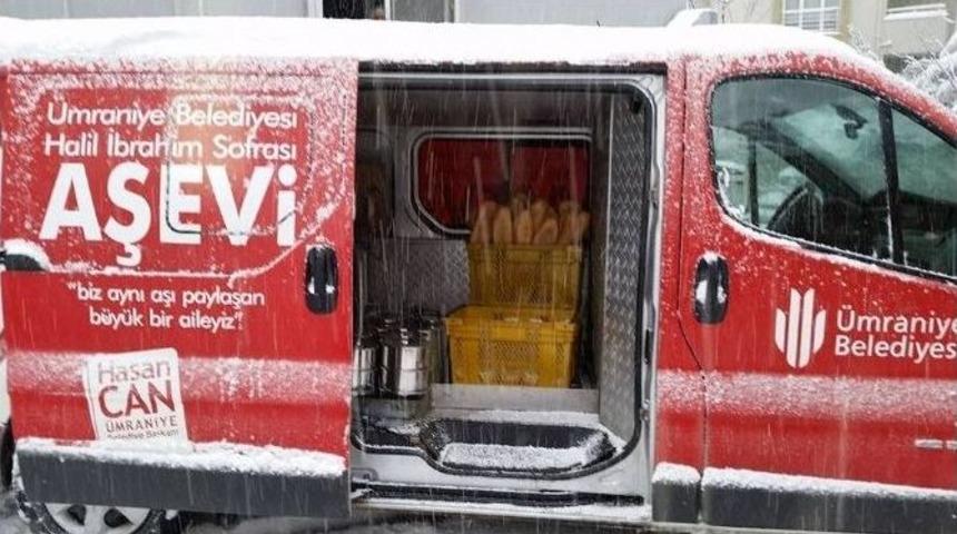 &Uuml;mraniye Belediyesi Aşevlerinden Soğuk Havada Sıcak İkram