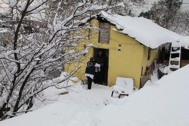 Ümraniye Belediyesi Aşevlerinden Soğuk Havada Sıcak İkram