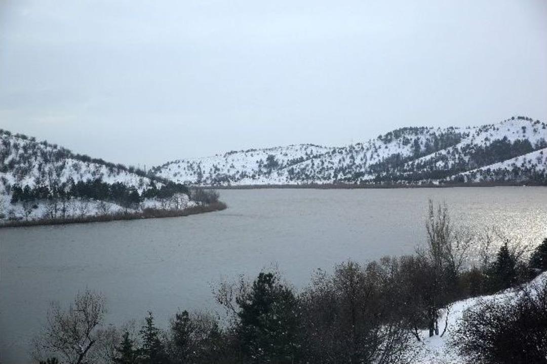 G&ouml;lbaşı&rsquo;nda Kar Manzaraları