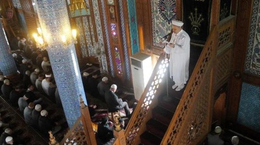 Camilerde &rsquo;kadına El Kalkmaz&rsquo; Hutbesi