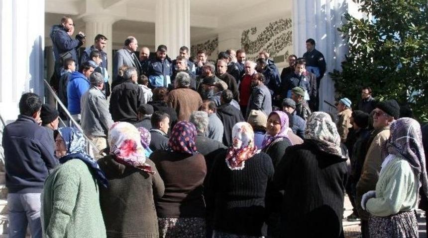 Pazar Esnafına Mahalleli De Destek Verdi