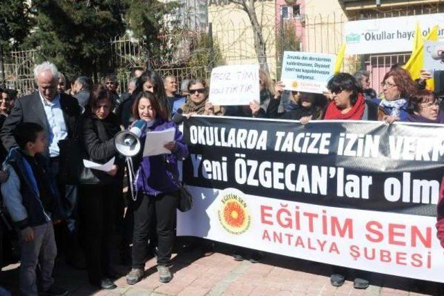 Antalya'da Lisede 'erkek Timi' Olayına Çifte Suç Duyurusu