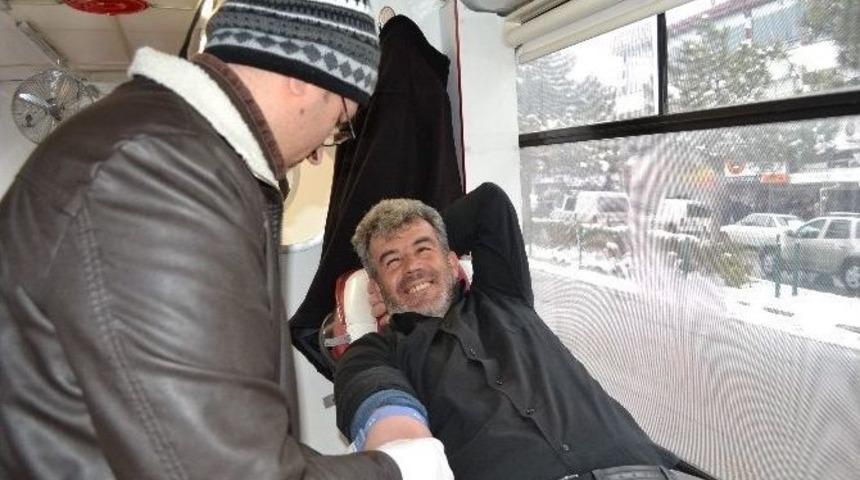 Niğde&rsquo;de G&uuml;nl&uuml;k 70 Kişi Kan Bağışı Yapıyor