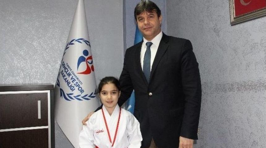 Tarsuslu Minik Karateci İlknur Başarıya Doymuyor