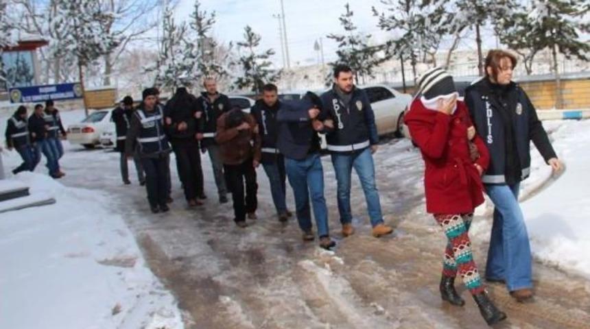 Suşehri'nde Fuhuş Operasyonu: 8 G&ouml;zaltı