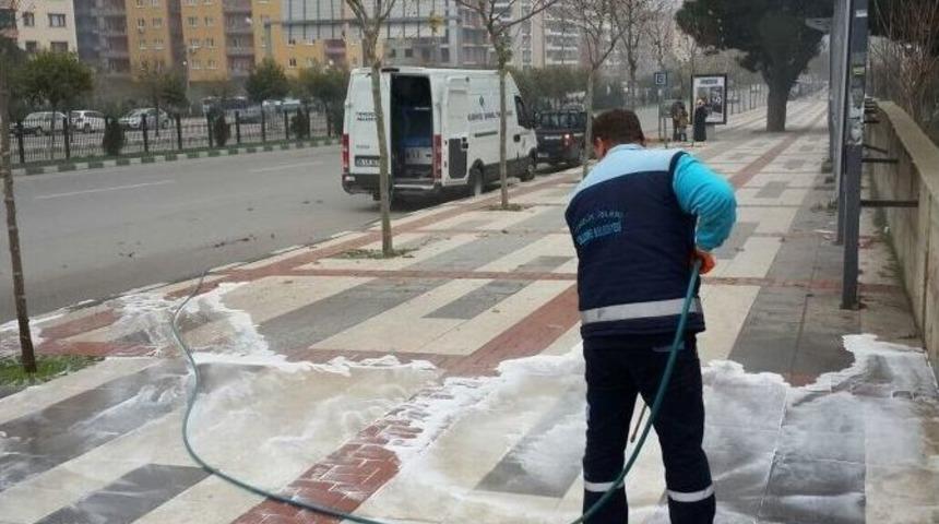 Buharlı Yıkama Aracı Yunusemre&rsquo;yi Temizlemeye Devam Ediyor